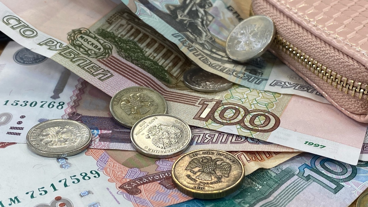 С 2025 года пенсионеры по всей России получают ...