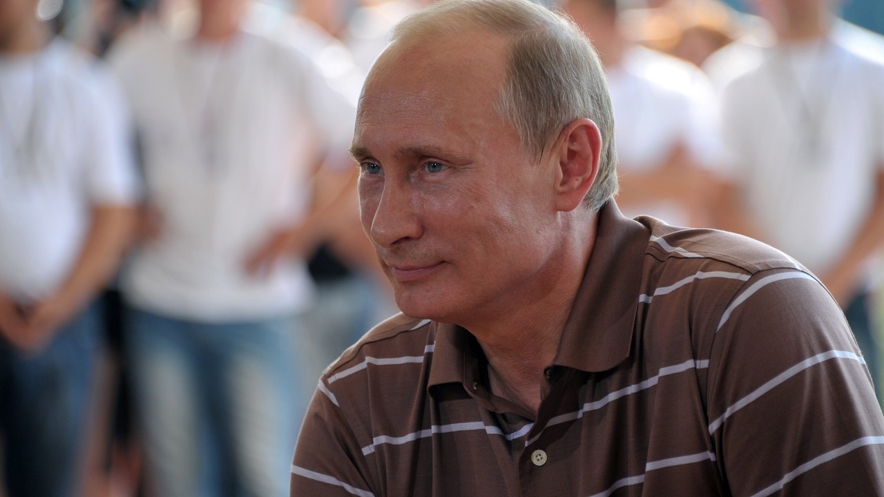 Что Путин ест на ночь: всегда стоит в холодильнике Что ест на ночь Владимир Путин? Узнайте о гастр...