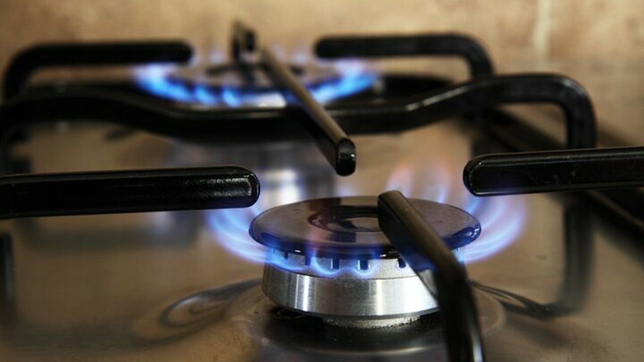 Новая "головная боль" для владельцев квартир с газовой плитой: три запрета, за которые выпишут штраф Газовая плита в квартире обязывает собственника...