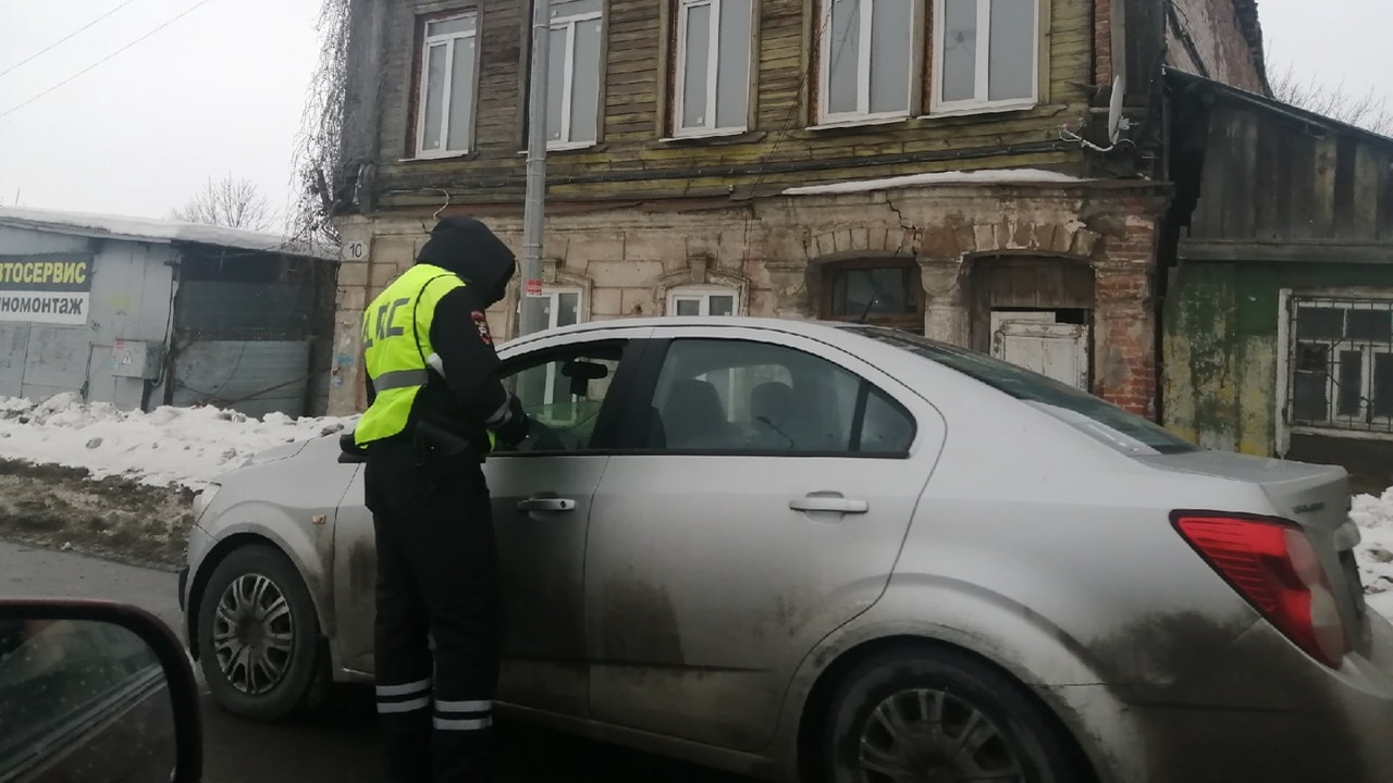 Штраф 1500 рублей за пристегнутый ремень: водители в полном недоумении Штраф за неправильно пристегнутый ремень безопа...
