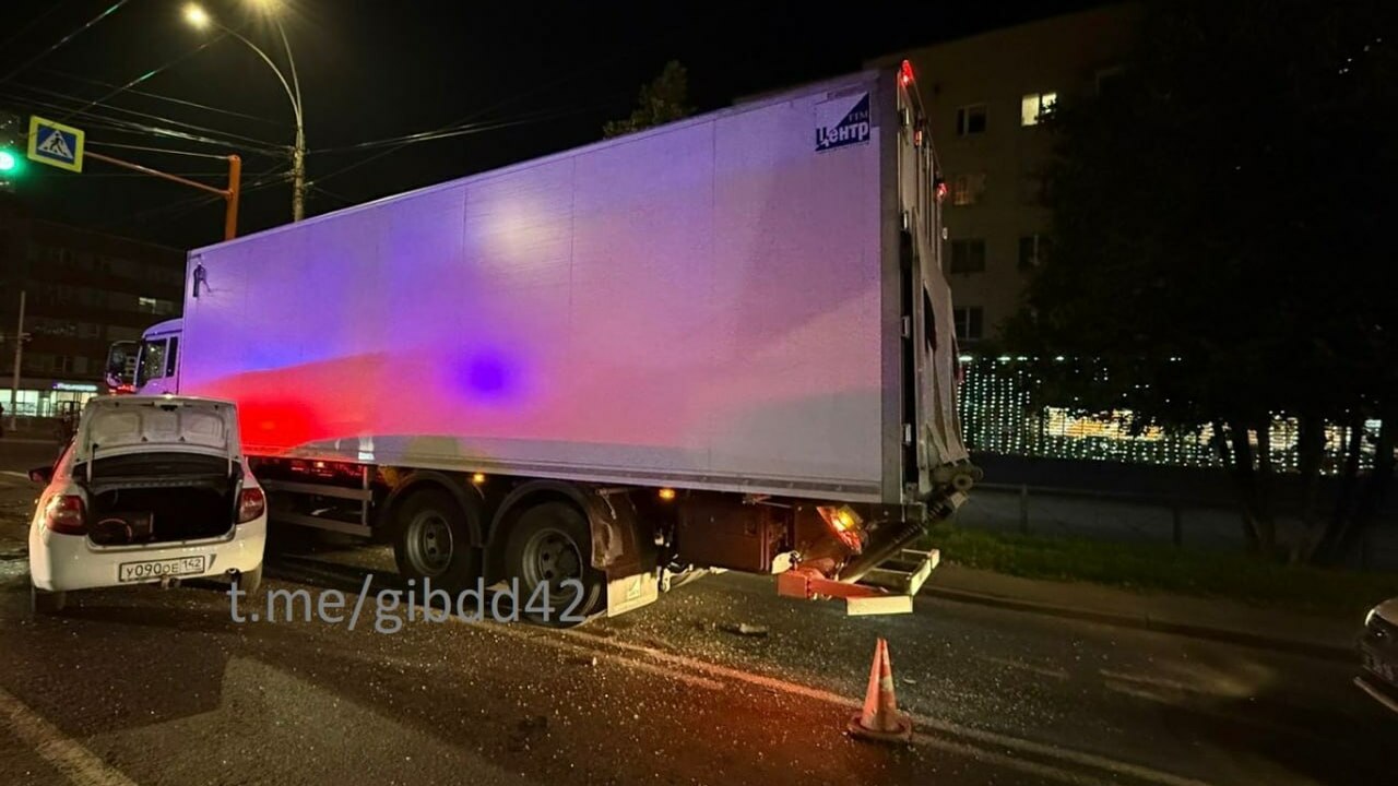 Вчера вечером в Кемерове произошла авария с пят...