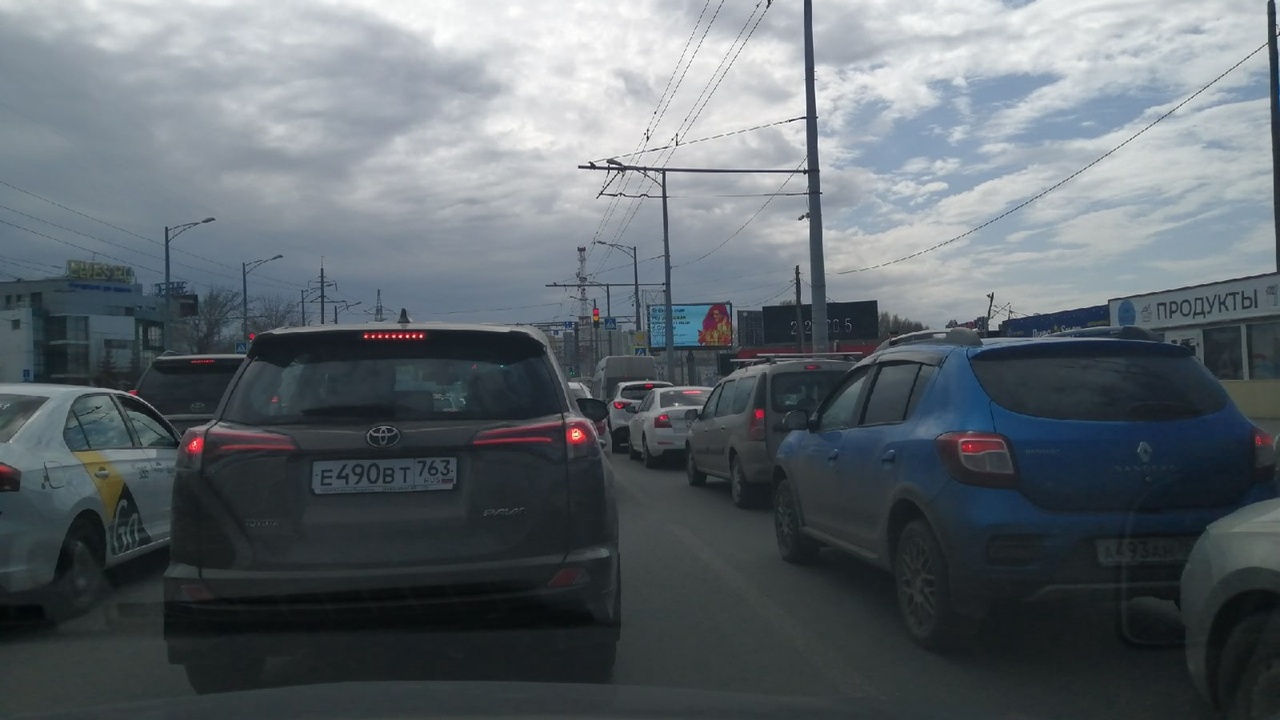 Штраф за то, что стоите в пробке: новое правило вводит всех водителей в ярость Пробки на дорогах встречаются во всех российски...