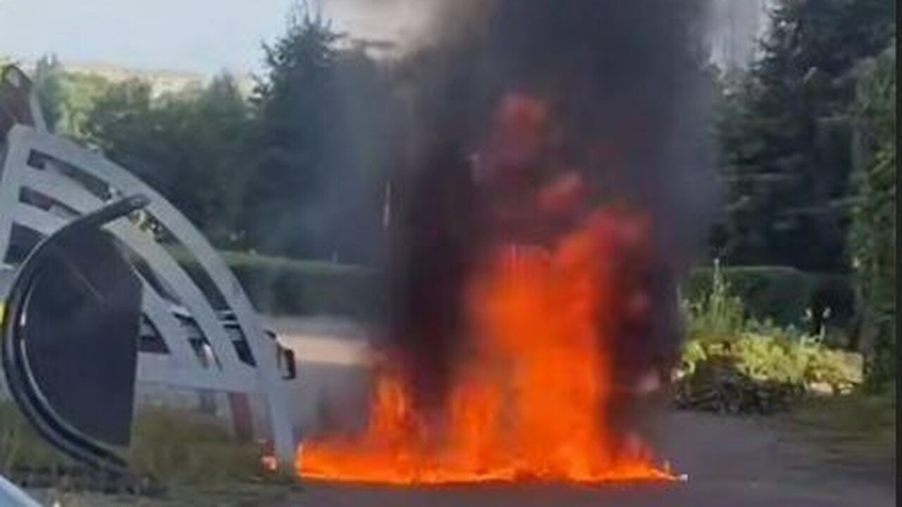 Двух подростков наказали за пожар на городской аллее в Новокузнецке Двух 17-летних студентов привлекли к ответствен...