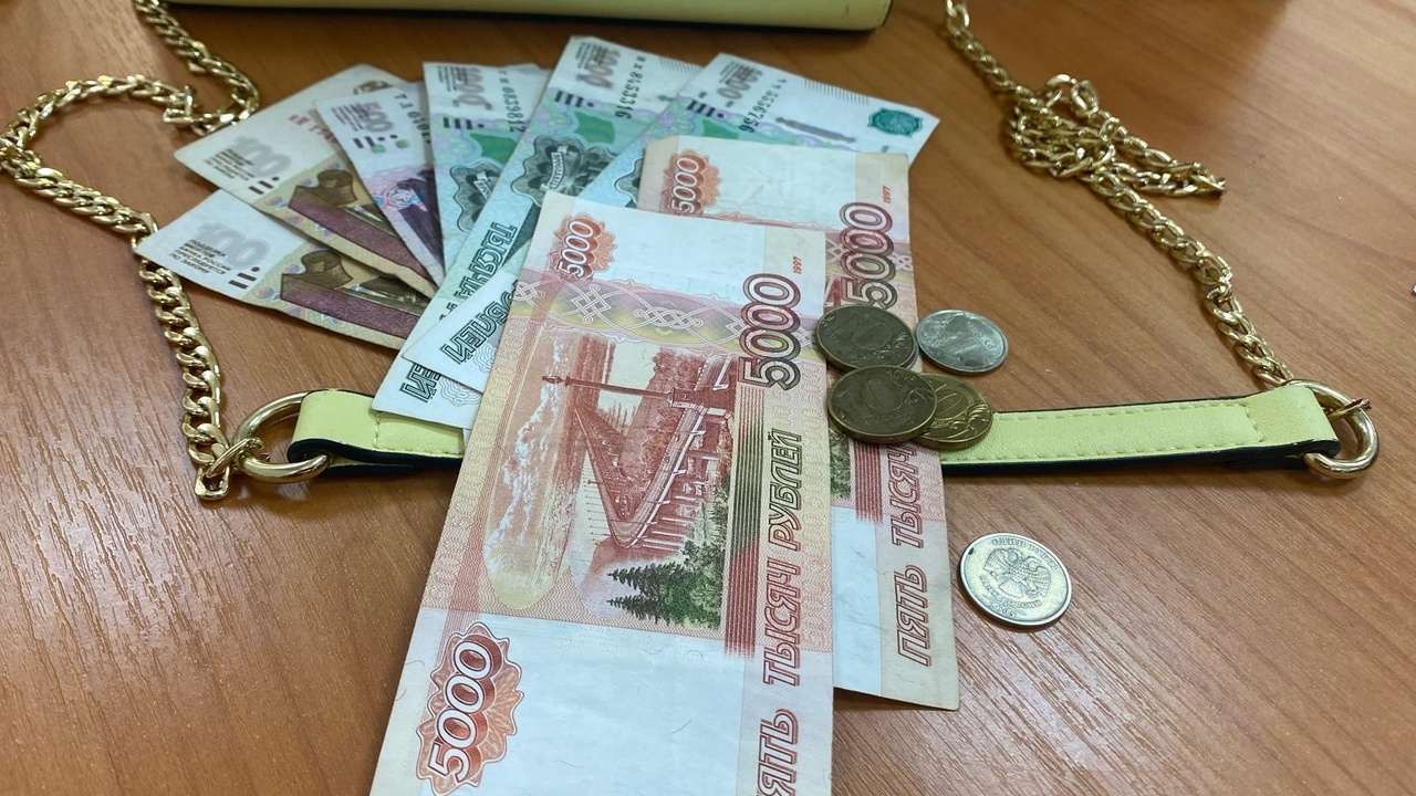Пенсионерам с 11 мая зачислят на карты выплаты за 2018-2024 годы: вот кому ждать денег Пенсионеры начали получать неожиданные выплаты ...