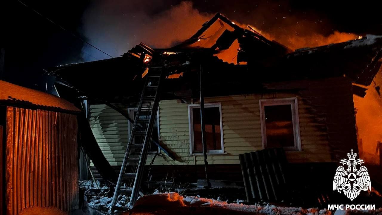 В Березовском частный дом сгорел из-за печи В Березовском произошел пожар в частном доме на...