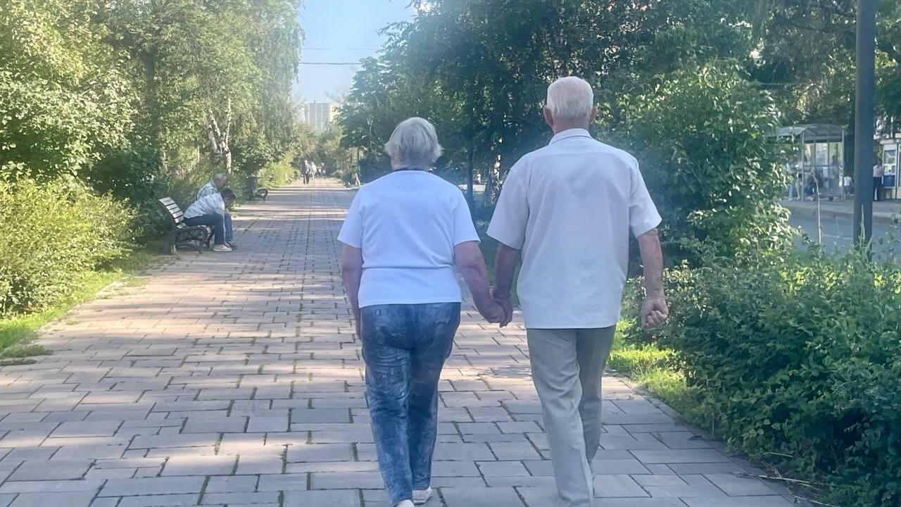 Срочно зайдите в «Госуслуги». Россиян, родившихся до 1970 года, обрадовали крупной выплатой Женщины, достигшие 55 лет, и мужчины в возрасте...