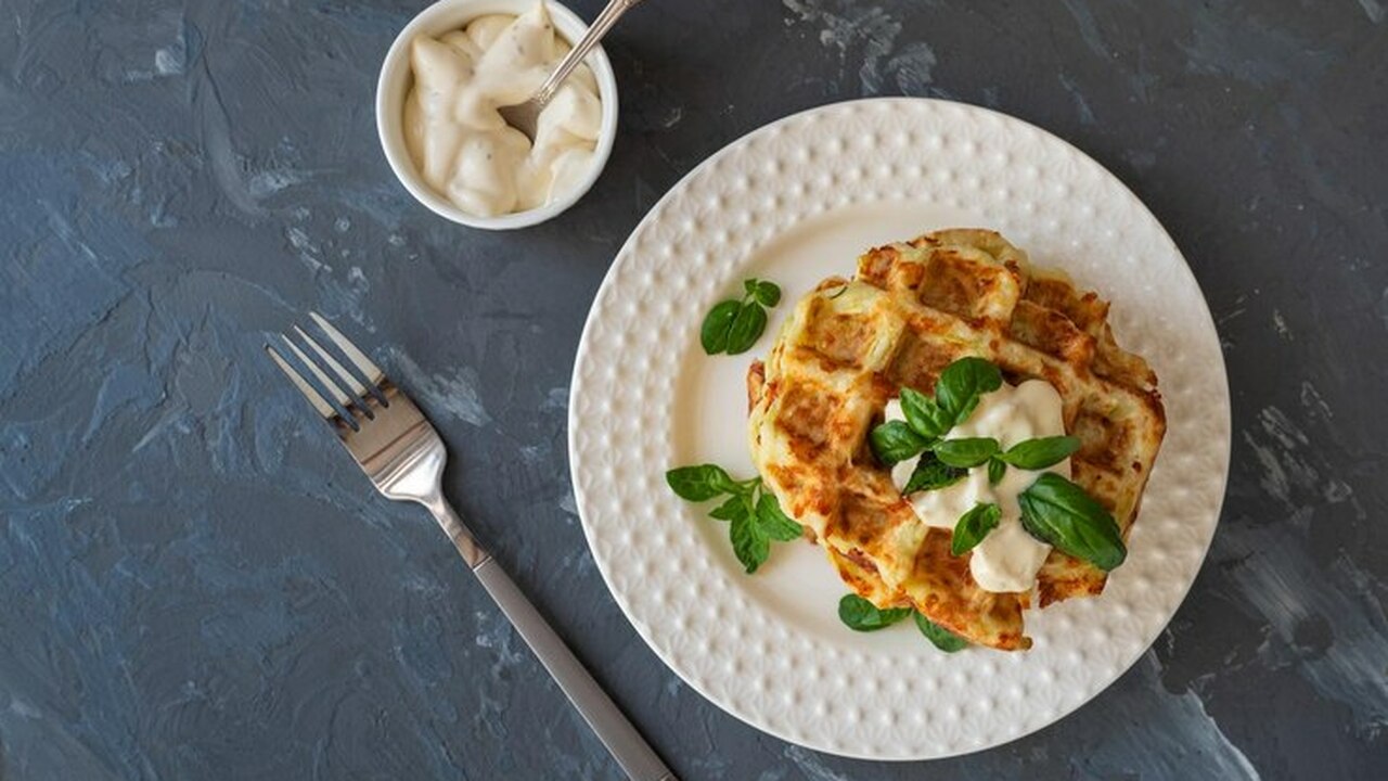 Теперь готовлю только их: воздушные творожные оладьи на кефире — вкуснее сырников Как приготовить пышные творожные оладьи всего з...
