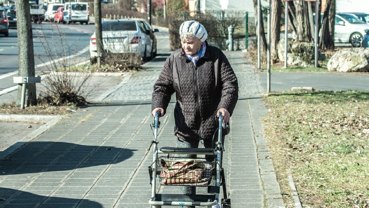 Новое повышение пенсионного возраста в России: новое заявление экспертов неприятно удивляет С сентября 2025 года в России вновь активно обс...