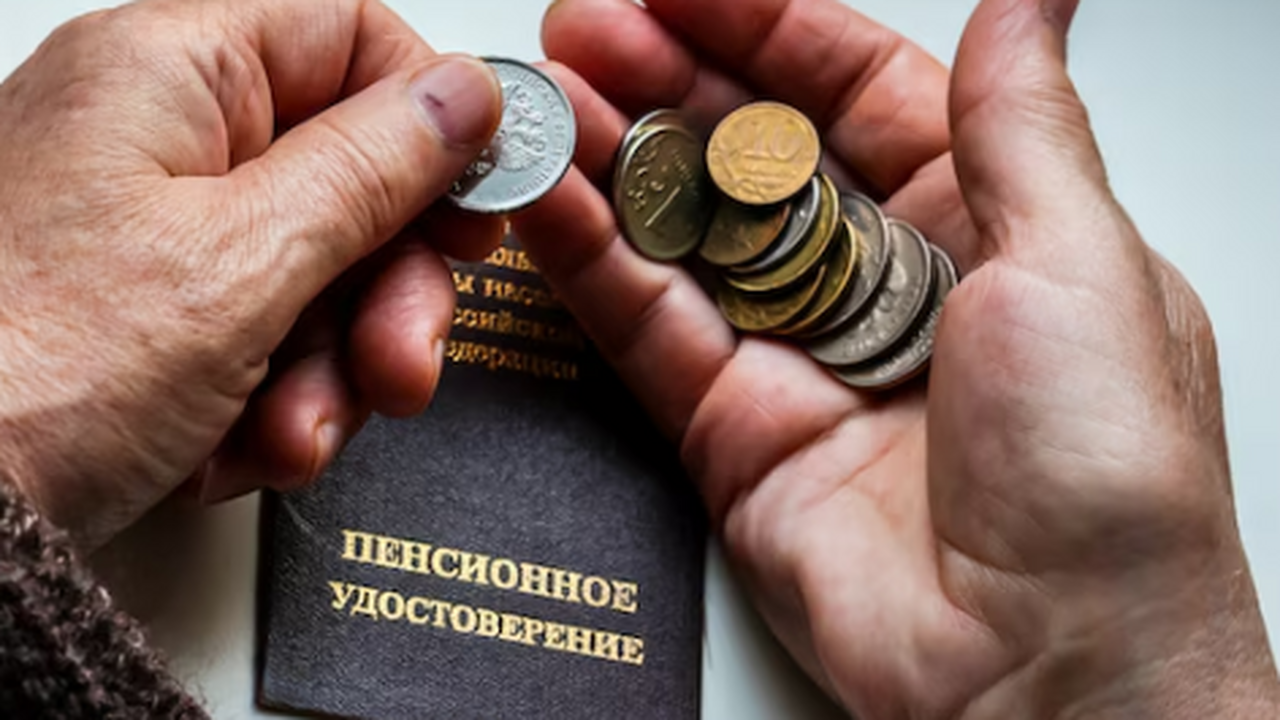 Пенсию умножат на два. Но не всем, а только тем, кто в списке - проверьте это сейчас В России самые высокие пенсии получают обладате...