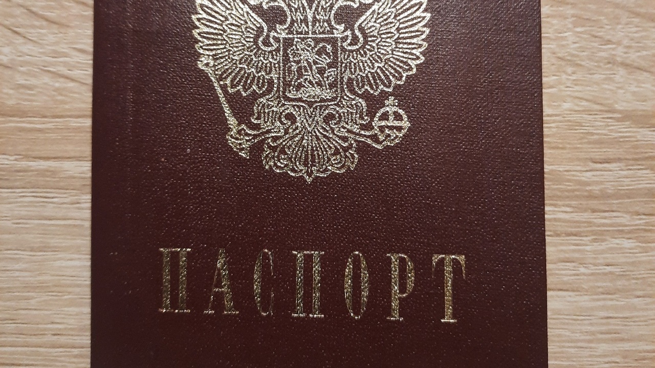 Массовая замена паспортов РФ: россиянам дали 90 дней, чтобы получить новый документ Граждане России обязаны обновлять свой главный ...