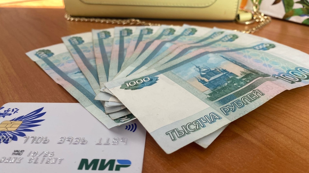 Держателям карт "Мир" перечислят новую выплату в мае — кто в списке счастливчиков В мае 2025 года множество россиян получат полож...