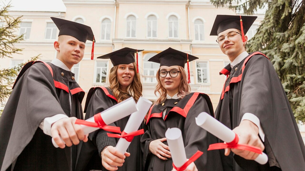 В этом учебном году последние звонки и выпускны...