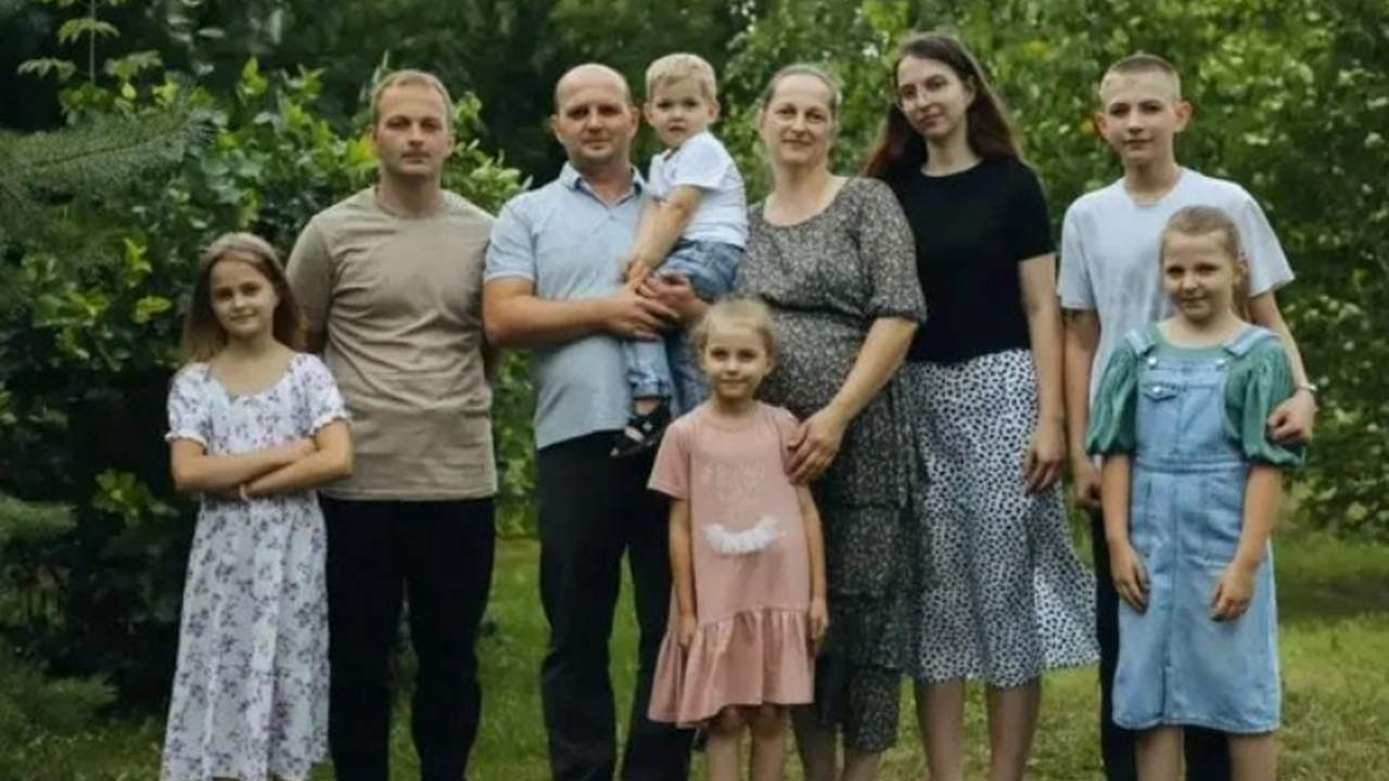 Семья из Кузбасса получила орден по указу Путина Многодетная семья из Ленинска-Кузнецкого получи...