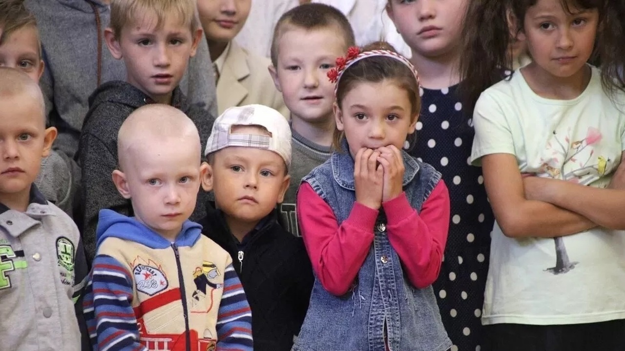 В Кузбассе каждого восьмого усыновленного ребенка возвращают в приют Около 12 тысяч детей находятся под опекой госуд...