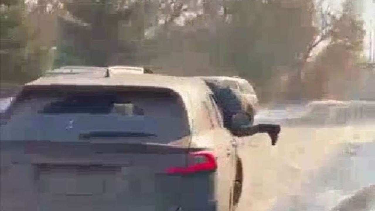 В Кузбассе будут судить водителя, прокатившего пристава на капоте В Кузбассе завершили расследование дела жителя ...