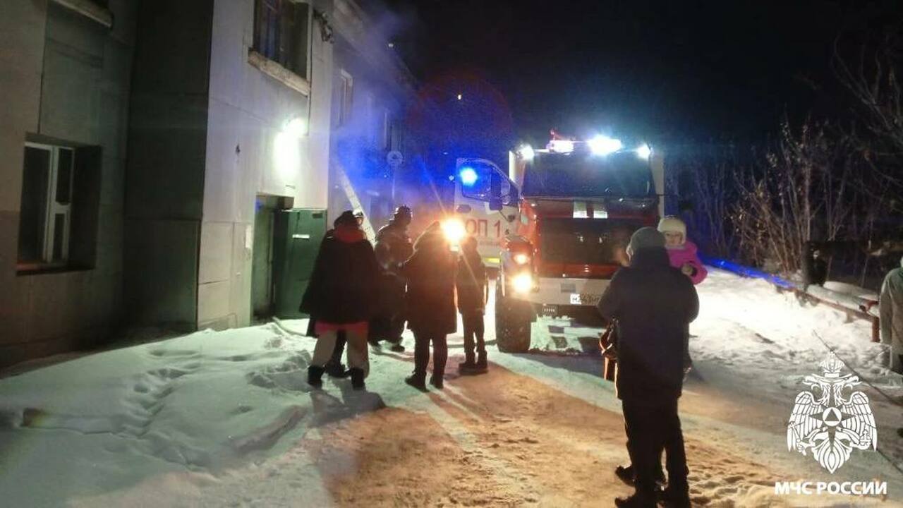 В Ленинске-Кузнецком произошел пожар в жилом до...