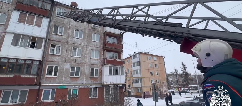 В Кемерове произошел пожар в пятиэтажном доме п...