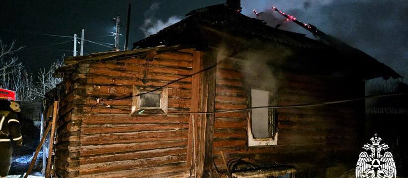 В Белово произошел пожар в жилом доме на улице ...