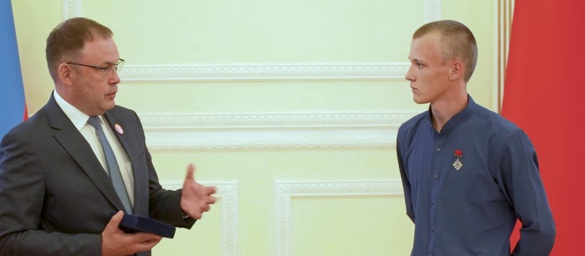 Губернатор Кузбасса Илья Середюк наградил нагру...