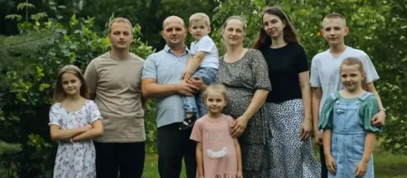 Многодетная семья из Ленинска-Кузнецкого получи...