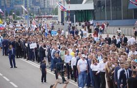 В параде шахтерских делегаций севера Кузбасса п...