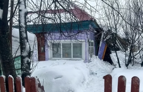 В Кузбассе из-за схода снега с крыши погиб 62-л...