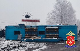 11 человек пострадали в жесткой аварии с автобу...