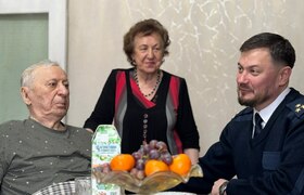 В Кузбассе поздравили с праздниками 102-летнего...