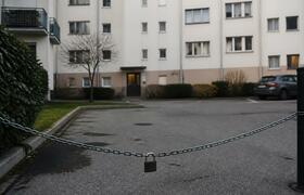 Житель Ленинска-Кузнецкого огородил общий двор ...